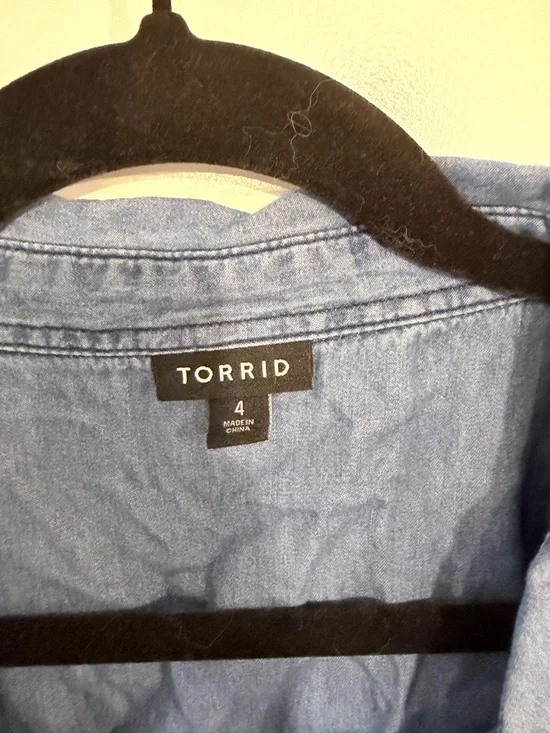 Torrid Chambray Button-Front Shirt in Faded Blue - Picture 2 of 3